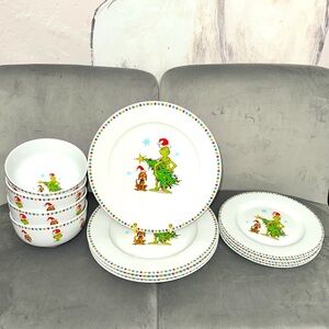 Holiday the grinch dinner set